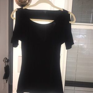 Elegant short sleeve shirt with exposed back
